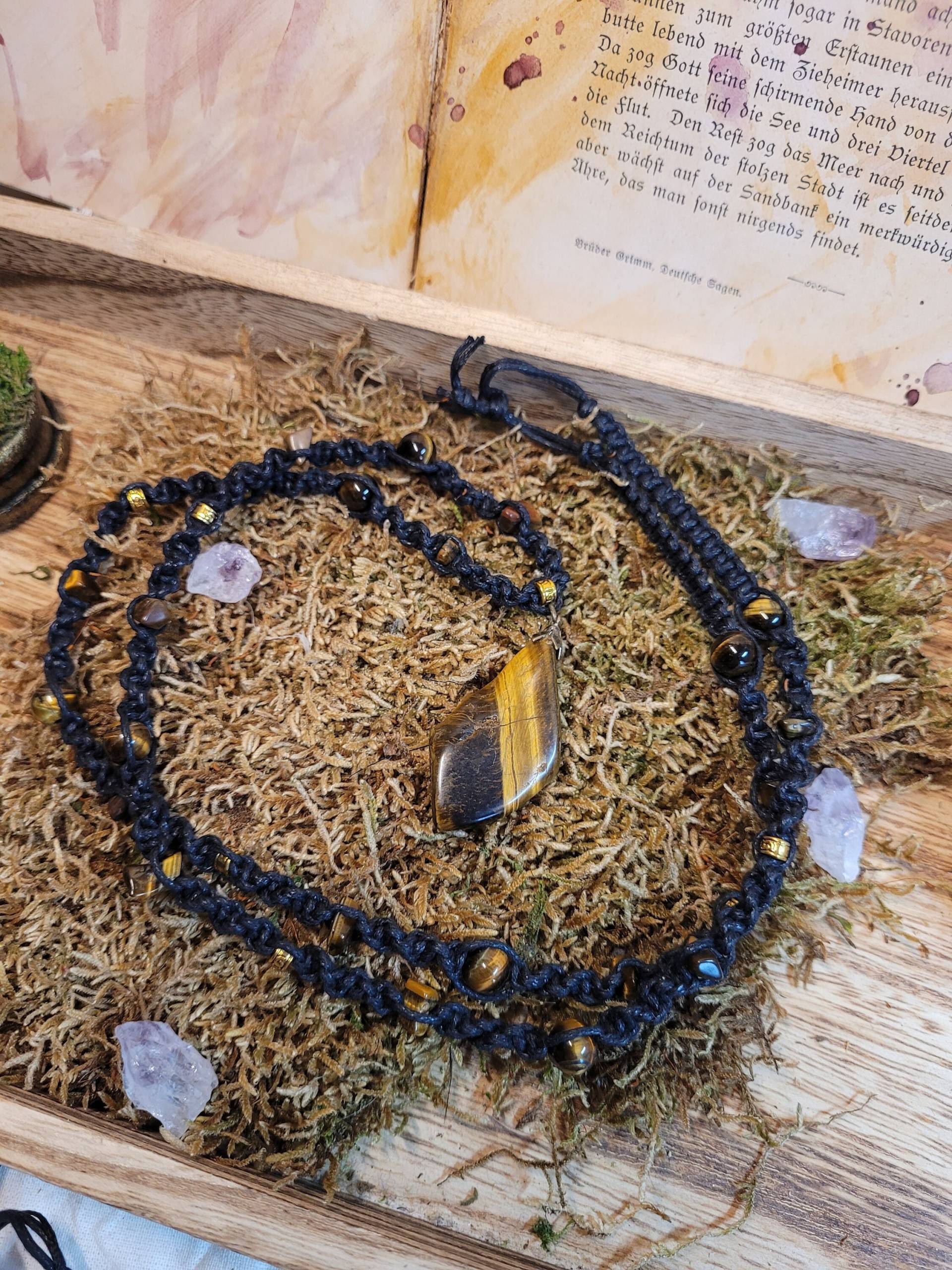 Makramee Kette Mit Wunderschönem Tigeraugen Anhänger - Schmuck/Edelstein Makramee Kette Mit Wunderschönem Tigeraugen Anhänger - Schmuck/Edelstein von LyncasCreations