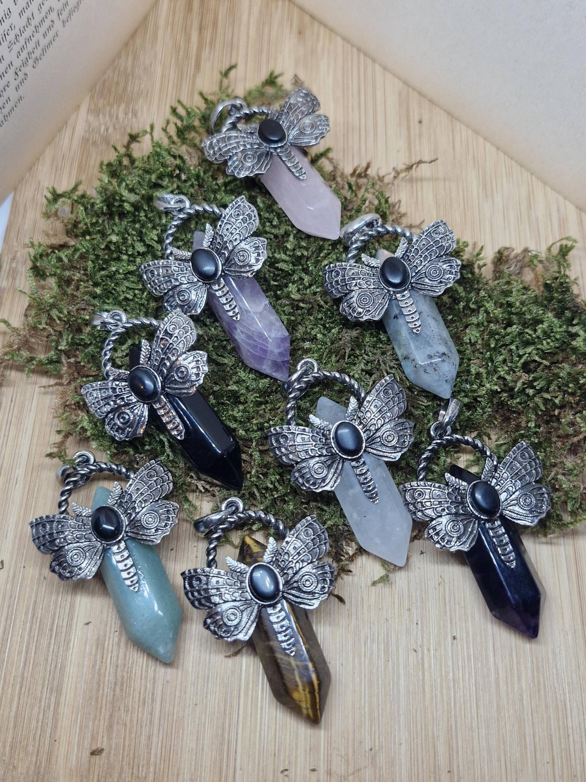 Motten Anhänger Mit Edelstein -/Schmuck Fantasy Motten Anhänger Mit Edelstein -/Schmuck Fantasy von LyncasCreations