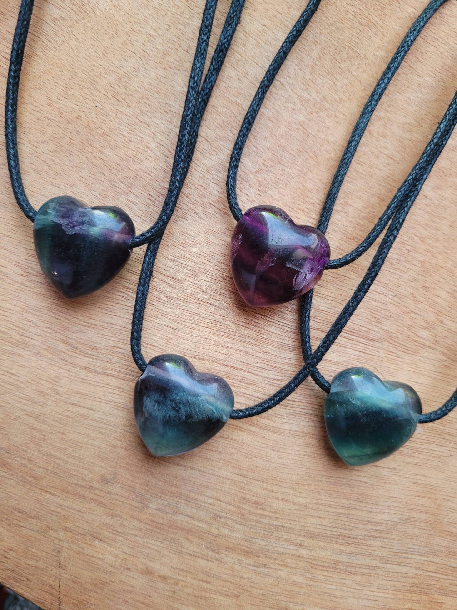 Regenbogenfluorit Anhänger Herzform 25mm -/Schmuck Heilsteine Regenbogenfluorit Anhänger Herzform 25mm -/Schmuck Heilsteine von LyncasCreations