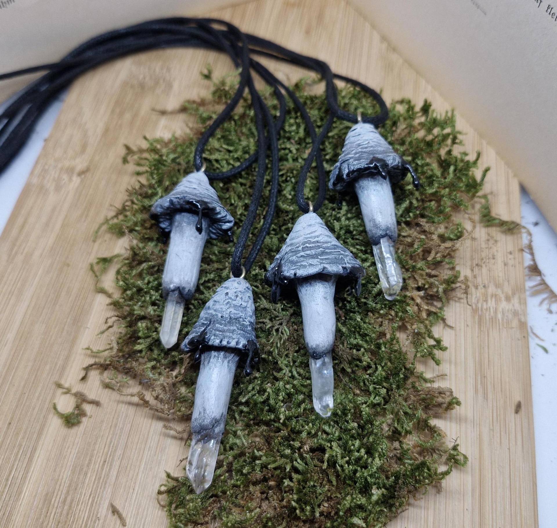 Tintling Anhänger Mit Bergkristallspitzen -/Schmuck Pilze Fantasy Tintling Anhänger Mit Bergkristallspitzen -/Schmuck Pilze Fantasy von LyncasCreations