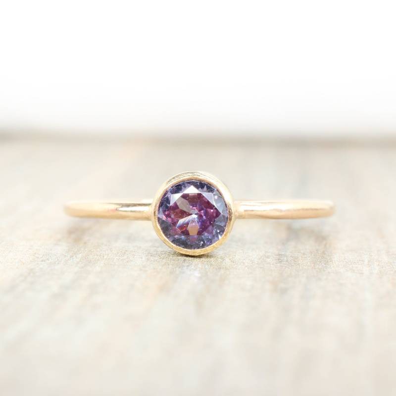14K Gold Filled Lab Alexandrit Ring 5 Mm Stapel Geburtsstein von LyndyLouDesigns