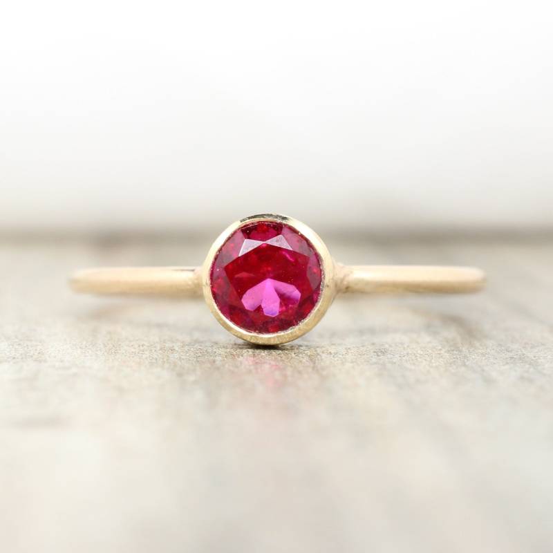14K Gold Filled Lab Rubin Ring // 5 Mm Facettierter Edelstein Juli Geburtsstein von LyndyLouDesigns