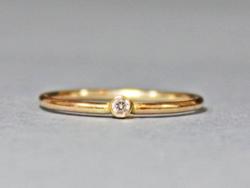 14K Gold Filled Weißer Topas Ring - April Birthstone Stacking von LyndyLouDesigns