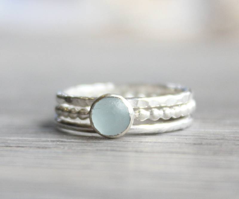 Aquamarin Ring Set Von 3 Sterling Silber Stapelringe, März Geburtsstein von LyndyLouDesigns