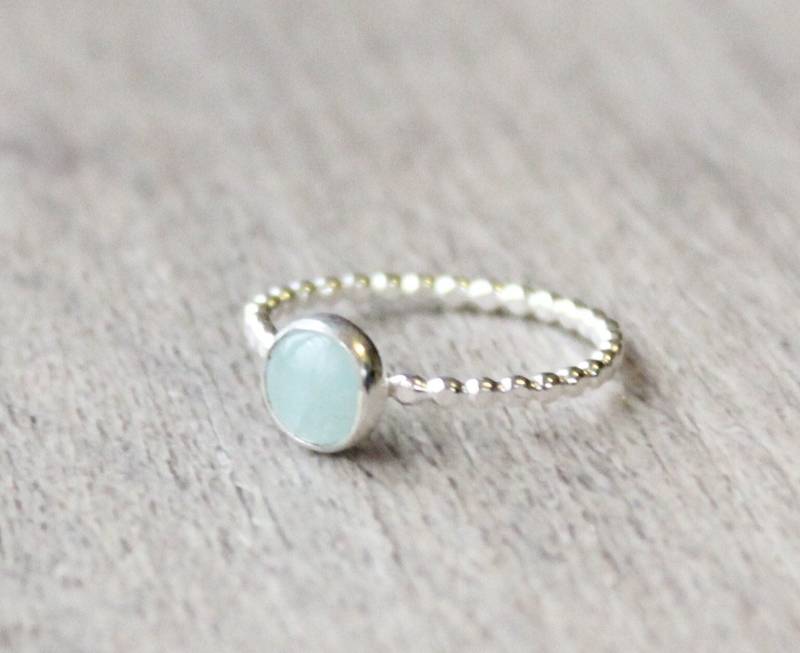 Aquamarin Stapelring Sterling Silber März Geburtsstein von LyndyLouDesigns