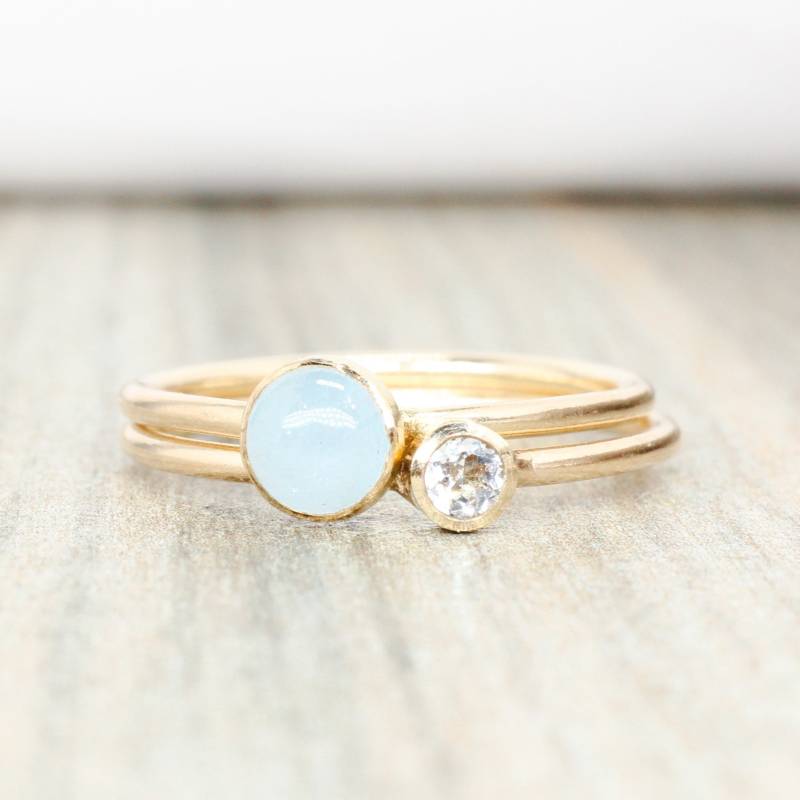14K Gold Filled Aquamarin Ring Set Zwei Stein Stapelringe von LyndyLouDesigns