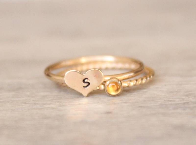 Gold Filled Citrin Ring Set Personalisierte Herz Anfangsstapelringe von LyndyLouDesigns