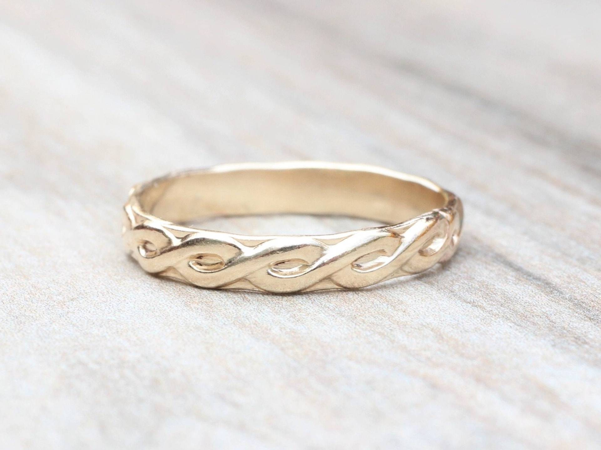 Gold Geflochtener Gemusterter Ring // Dicker Stapelring Ehering 14K Gelbgold Gefüllt Für Sie Und Ihn Gold Geflochtener Gemusterter Ring // Dicker Stapelring Ehering 14K Gelbgold Gefüllt Für Sie Und Ihn von LyndyLouDesigns