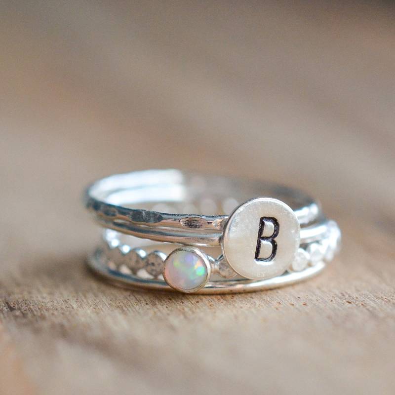 Silber Opal Ringset Personalisierte Anfangsringe von LyndyLouDesigns