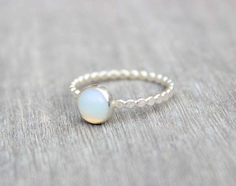 Sterling Silber Opalith Bead Ring - Stapeln Edelstein Band von LyndyLouDesigns