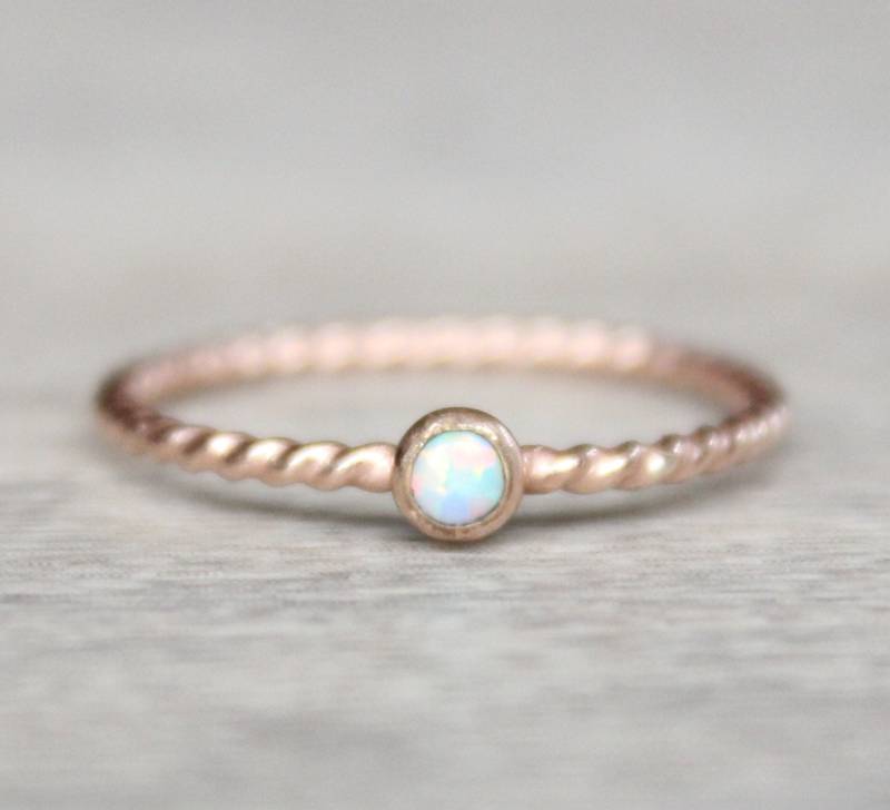 Rose Gold Filled Opal Ring Oktober Geburtsstein Twist Stacking Ring von LyndyLouDesigns