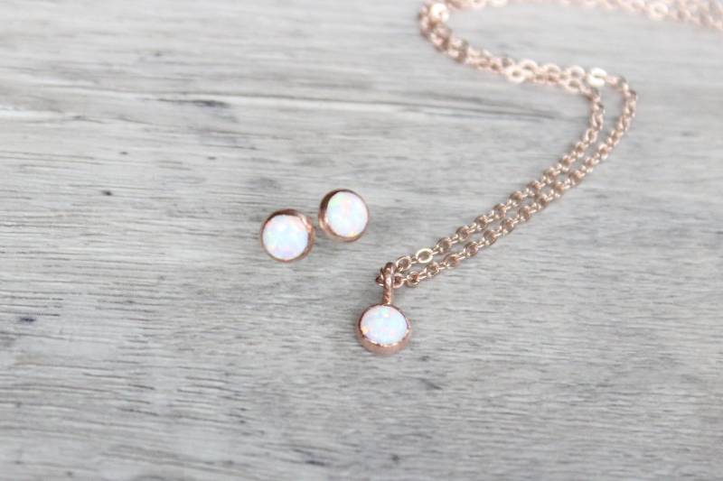 Rose Gold Opal Halskette Und Ohrringe Set Oktober Geburtsstein von LyndyLouDesigns