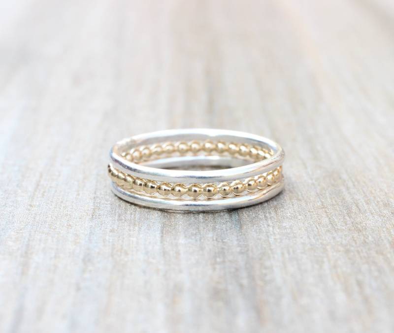 Stapelringe // Set Aus 3 Einfachen Sterling Silber Und Gold Filled Stapelringen Perlen - Glatten Bändern Mixed Metals Stackable Rings von LyndyLouDesigns