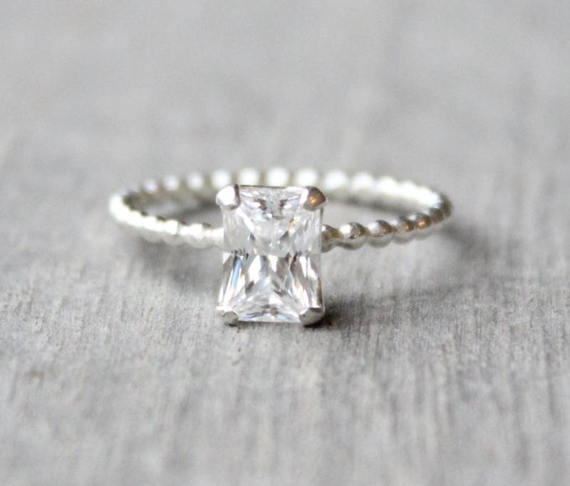 Sterling Silber Smaragd Cut Cz Stacking Ring - April Geburtsstein von LyndyLouDesigns