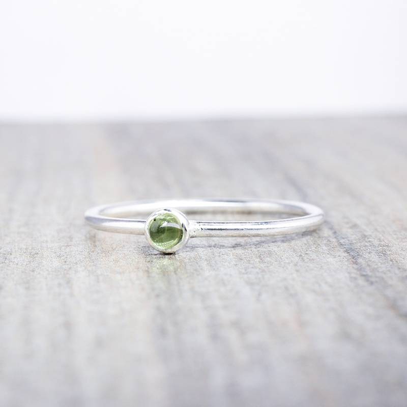 Sterling Silber Peridot Stapelring August Geburtsstein von LyndyLouDesigns