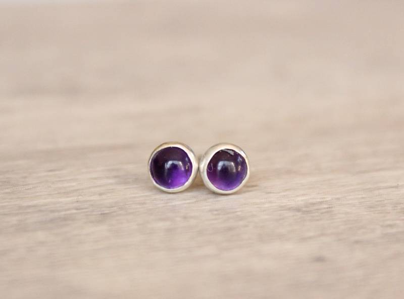 sterling Silber Amethyst Ohrstecker 5 Mm Cabochon Edelstein von LyndyLouDesigns