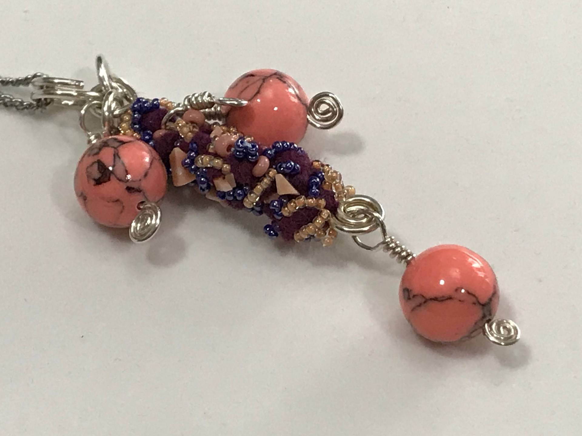 Cluster-Anhänger Mit Filz Perlen Focal Perle Cluster-Anhänger Mit Filz Perlen Focal Perle von LynetteFast