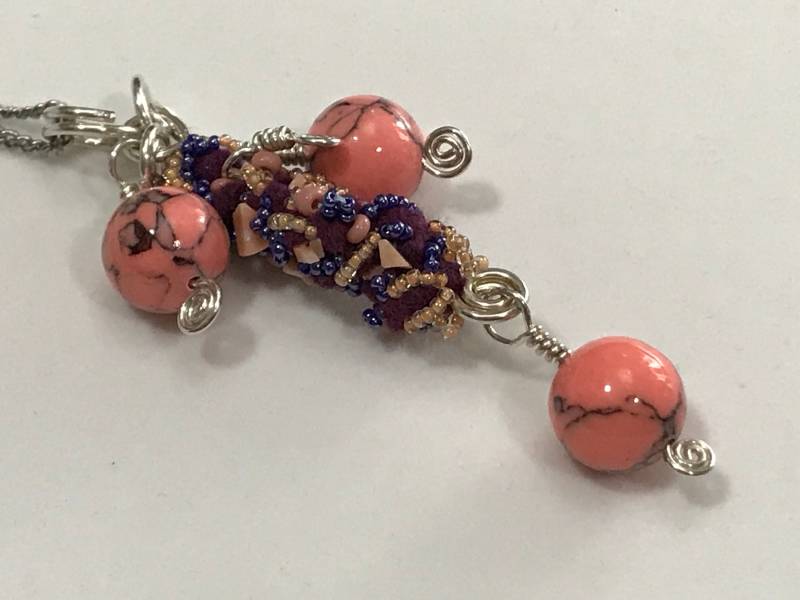 Cluster-Anhänger Mit Filz Perlen Focal Perle Cluster-Anhänger Mit Filz Perlen Focal Perle von LynetteFast