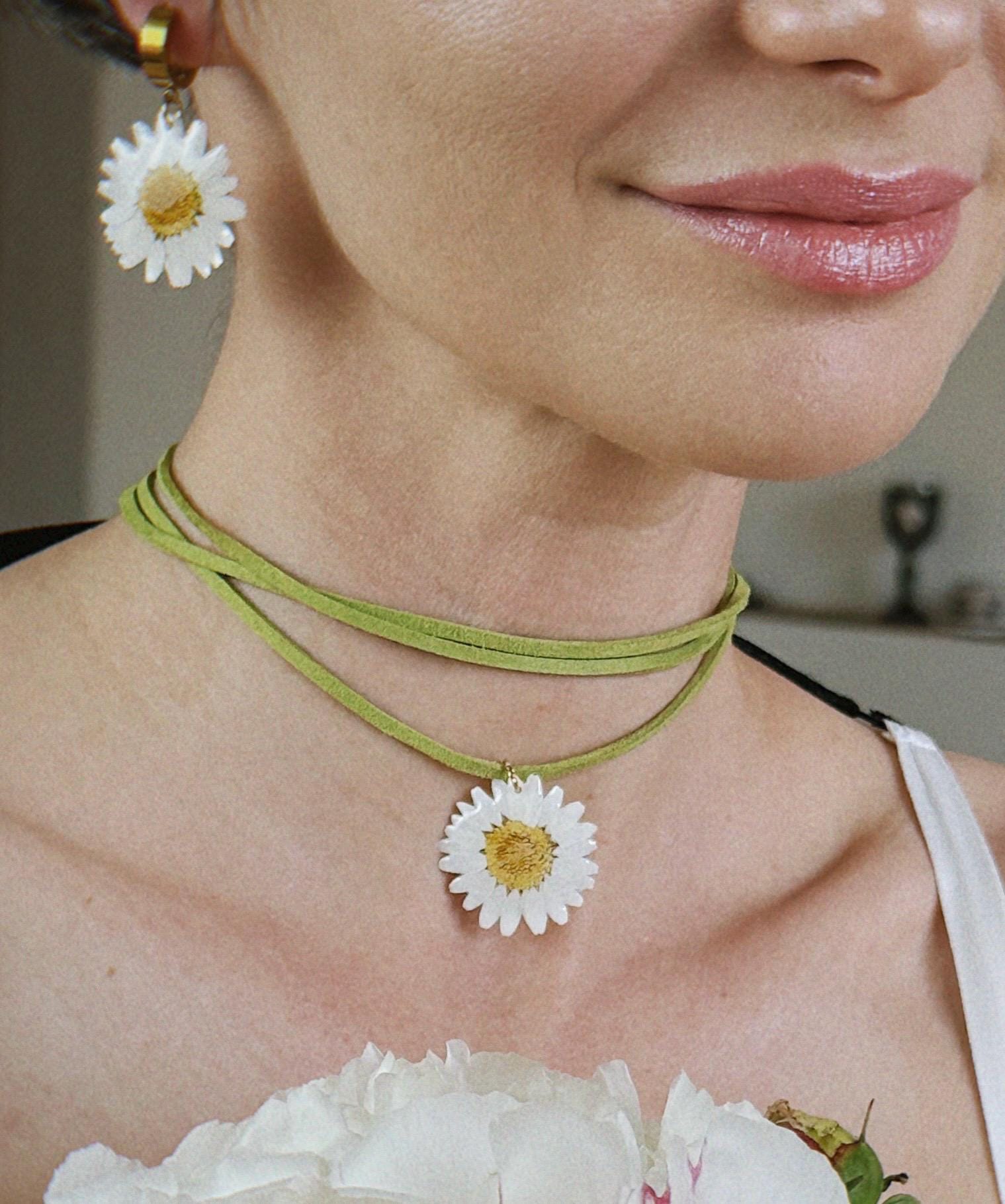 Echte Gänseblümchen Harz Anhänger Halskette - Wildleder Schnur Natur Schmuck von LyninaStore