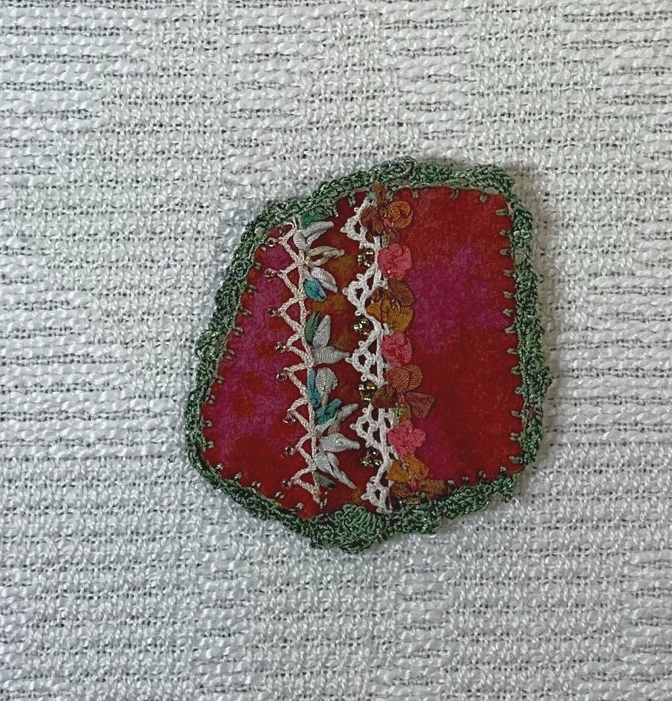 E1337 Handgemachte Brosche Aus Filz von LynnSchusterDesigns