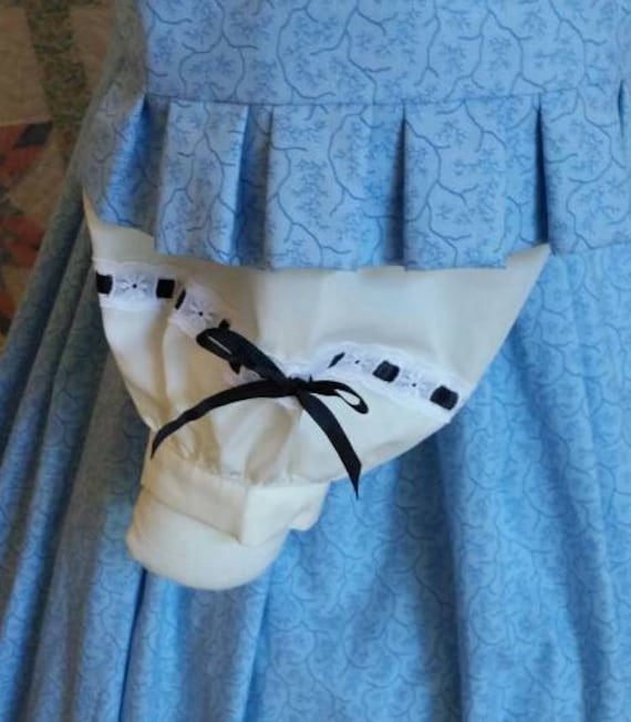 Cremefarbener Baumwolle Unterärmel/Hülse Jockeys Mit Öse Und Band von Lynnesewingcorner