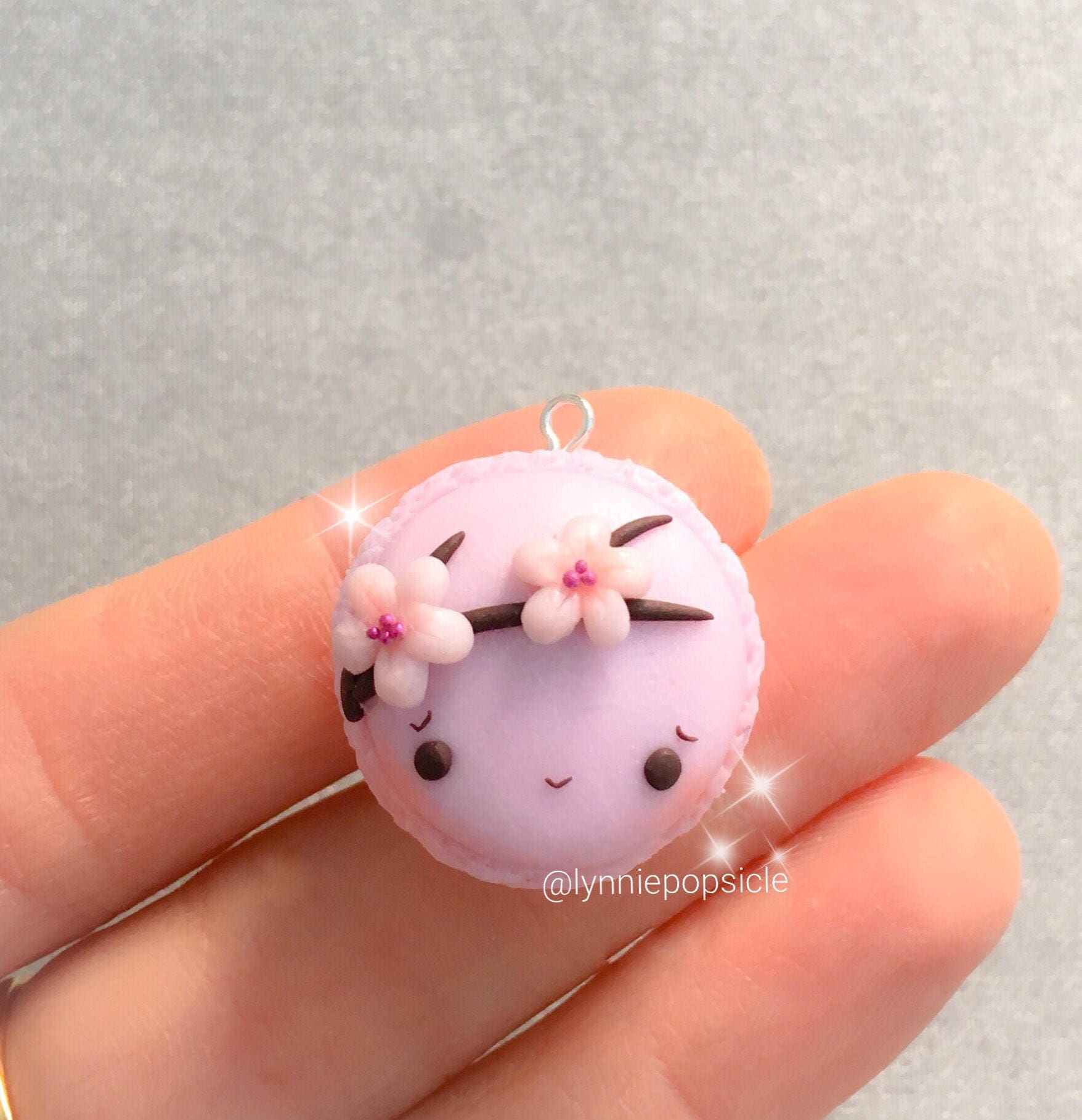 Kawaii Sakura Macaron Charme, Polymer Clay Charms, Halskette, Schmuck, Kawaii Niedlicher Planer Schlüsselanhänger Kawaii Sakura Macaron Charme, Polymer Clay Charms, Halskette, Schmuck, Kawaii Niedlicher Planer Schlüsselanhänger von LynniePopsicle