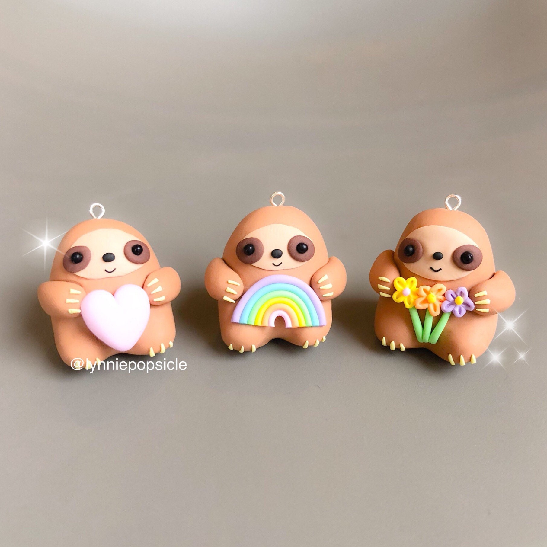Süßer Faultier Anhänger, Kawaii Faultier, Polymer Clay Geschenke, Halskette, Schlüsselanhänger, Faultierliebhaber, Niedliches Süßer Faultier Anhänger, Kawaii Faultier, Polymer Clay Geschenke, Halskette, Schlüsselanhänger, Faultierliebhaber, Niedliches von LynniePopsicle