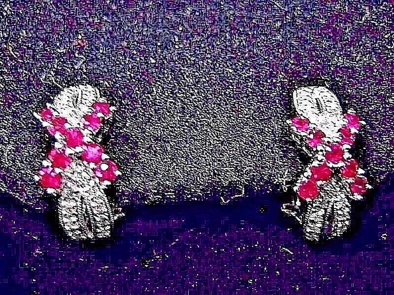 Estate X Geformte Ohrringe Mit Rubinen Und Diamanten in 14 K Weißgold Estate X Geformte Ohrringe Mit Rubinen Und Diamanten in 14 K Weißgold von LynsEstateJewelry