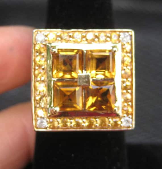 Nachlass Citrin Und Gelber Saphir Quadrat Ring in 585Er Gelbgold Nachlass Citrin Und Gelber Saphir Quadrat Ring in 585Er Gelbgold von LynsEstateJewelry