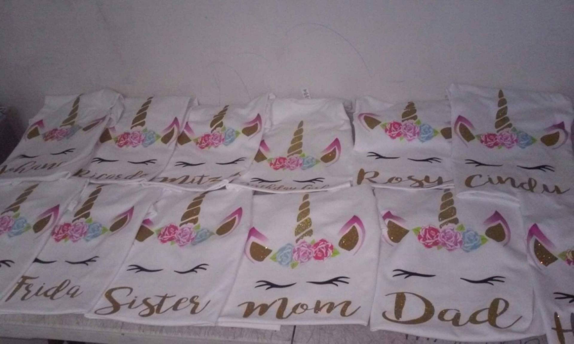 Einhorn Hemden von LyvisArts