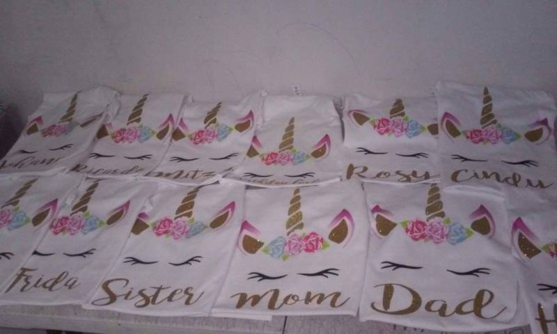 Einhorn Hemden von LyvisArts