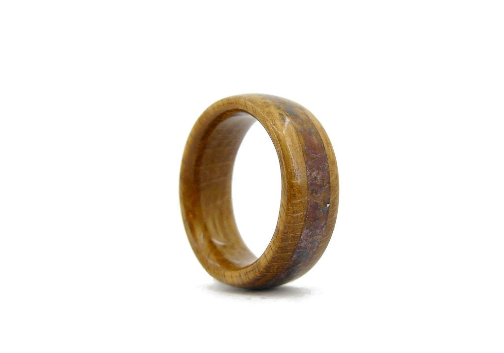 Handgefertigter Stein Eichen Holz Ring Mit Granat Inlay - Us Größe 9 von LzArtDepot