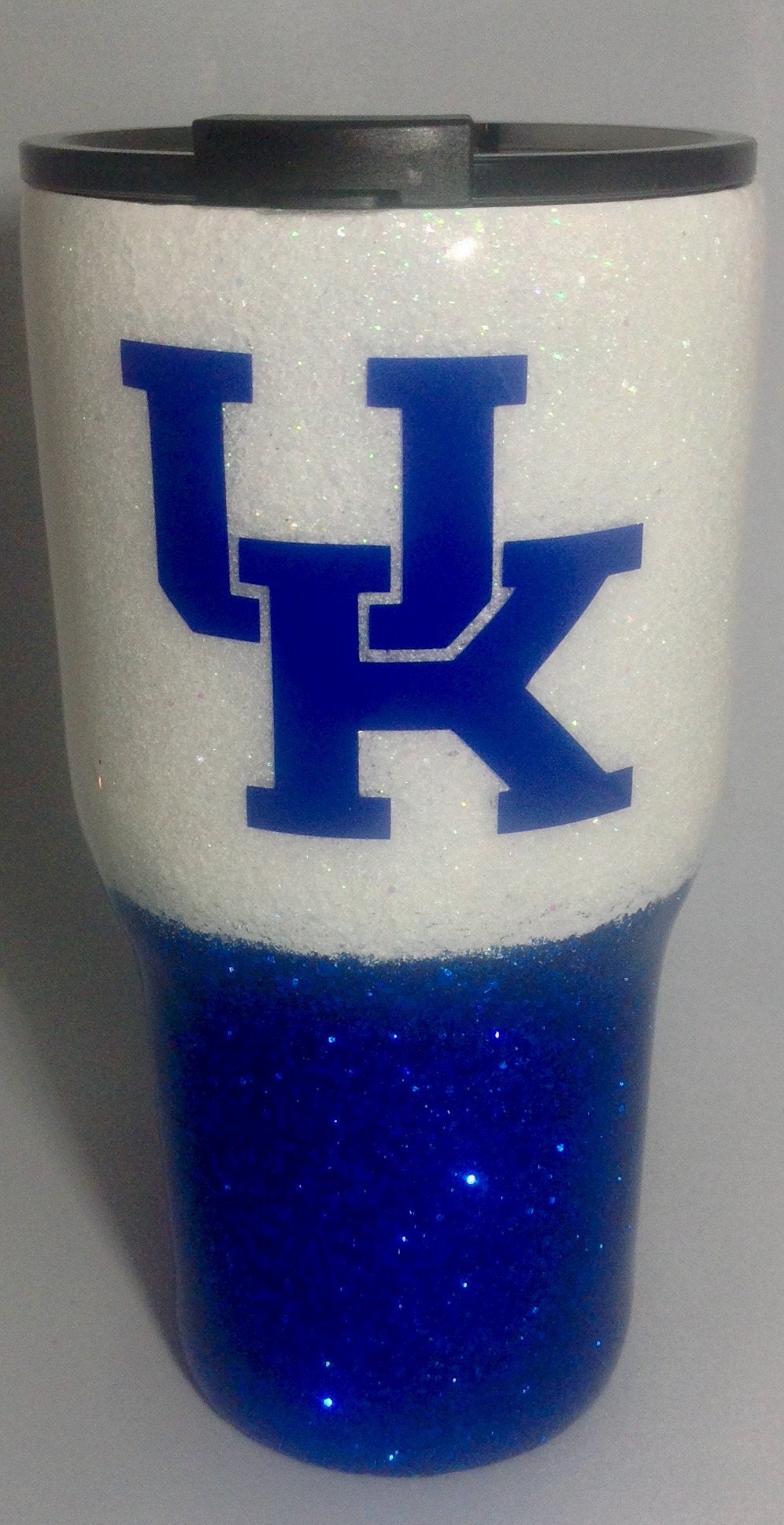 Universität Von Kentucky Blau Und Weiß Glitter 30 Oz Doppel Doppelwandig Tumbler Universität Von Kentucky Blau Und Weiß Glitter 30 Oz Doppel Doppelwandig Tumbler von MAADCREATIONSDesign