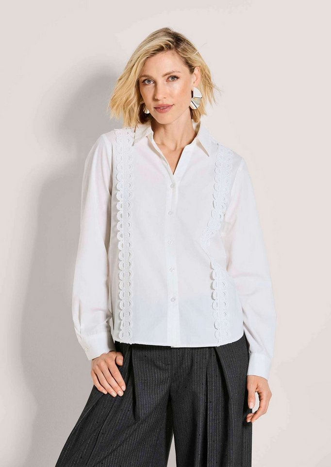 MADELEINE Hemdbluse Baumwollbluse mit Spitzendetails Spitzenbluse mit Hemdkragen, Knopfleiste und Langarm von MADELEINE