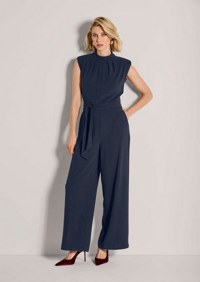 MADELEINE Jumpsuit Eleganter Jumpsuit mit Stehkragen Ärmelloser Look mit breitem Taillenband von MADELEINE