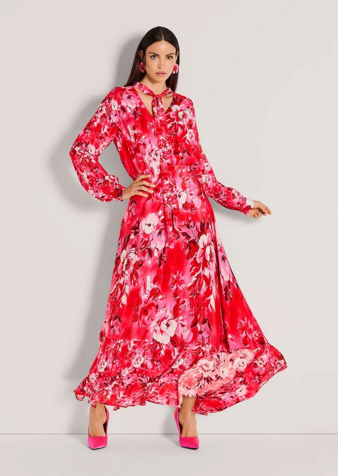 MADELEINE Maxikleid Stretchkleid mit Blumenmuster Maxikleid mit V-Ausschnitt, Bindeband und Langarm von MADELEINE