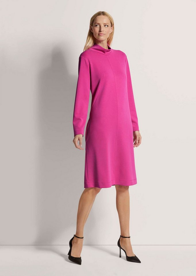 MADELEINE Midikleid Jersey-Kleid mit Stehkragen, Midilänge Kleid in figurschmeichelnder H-Linie, knieumspielend, Langarm von MADELEINE