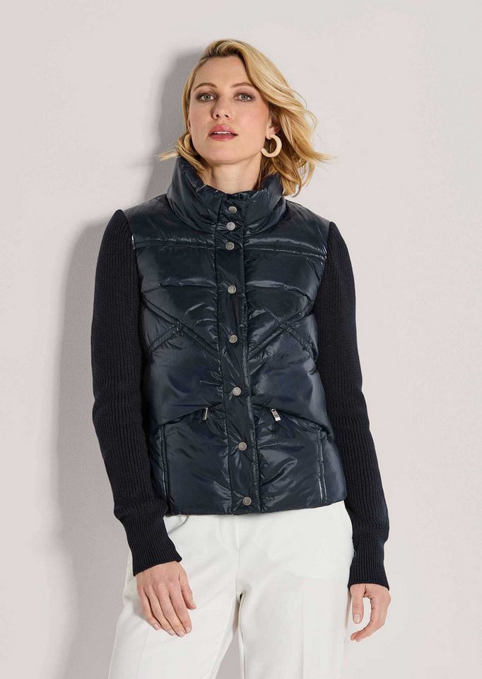 MADELEINE Outdoorjacke Sportive Übergangsjacke mit Strickärmeln Leicht wattierte Jacke mit Stehkragen, Kapuze und langen Ärmeln von MADELEINE