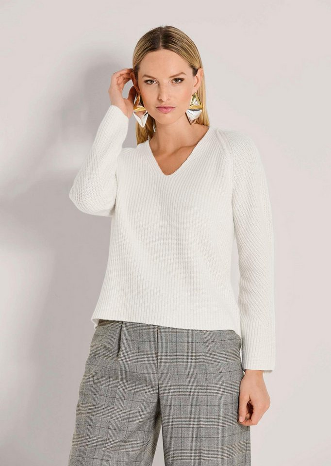 MADELEINE Strickpullover Lässiger Wollpullover mit V-Ausschnitt Winterpullover mit dezenter Struktur und langen Raglanärmeln von MADELEINE
