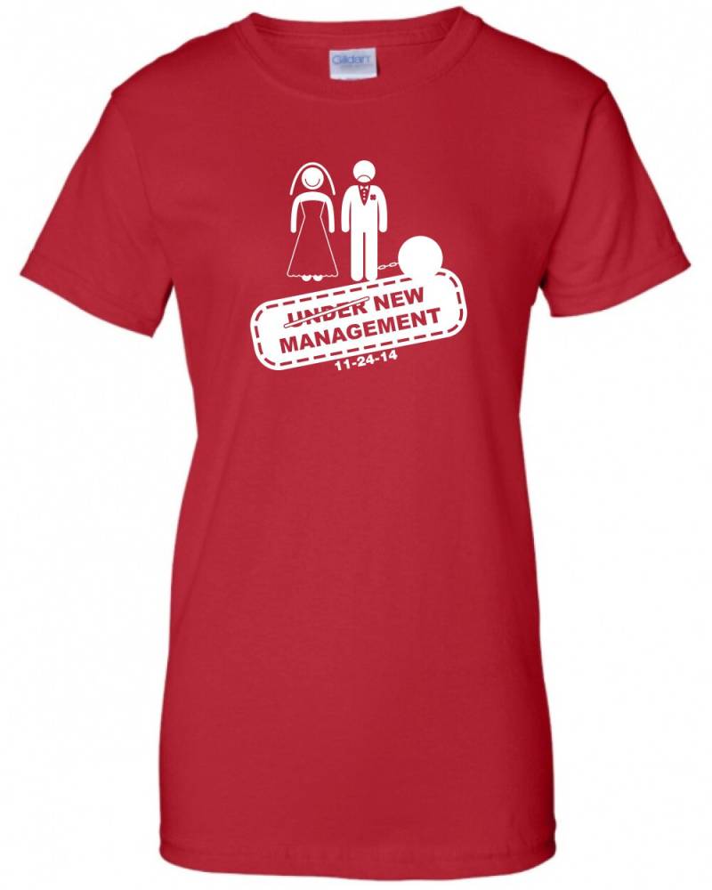Neues Management Any Date Neuverheiratet Gerade Verheiratet Hochzeit Lustige Gedruckte Grafik T-Shirt Shirt Mens Ladies Womens Youth Kids Ml-522 Neues Management Any Date Neuverheiratet Gerade Verheiratet Hochzeit Lustige Gedruckte Grafik T-Shirt Shirt Mens Ladies Womens Youth Kids Ml-522 von MADLABSTEES