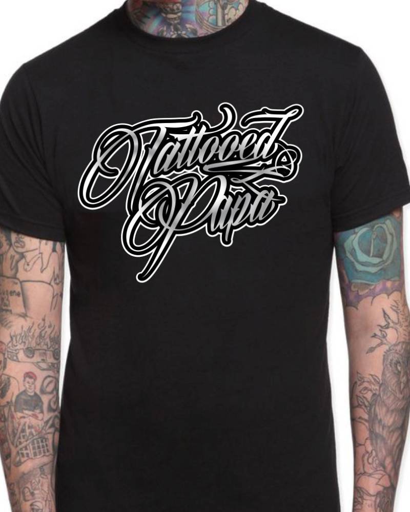Tätowierte Papa Tattoos Täto-Shirt T-Shirt Tattoed Dad Vater Biker Shirt Mens Ladies Womens Jugend Toddler Mlg-1174 von MADLABSTEES