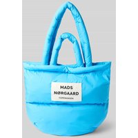 MADS NØRGAARD Tote Bag mit Logo-Patch in Stepp-Optik Modell 'Pillow' in Hellblau, Größe 1 von MADS NØRGAARD