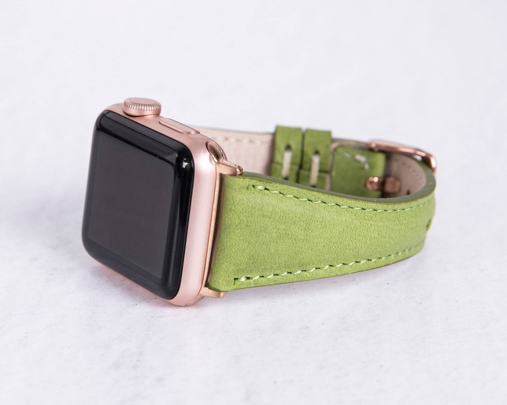 Grün Handgefertigtes Echt Premium Leder Schmal Apple Und Fitbit Uhrenarmband Für Damen Herren - Iwatch Armband Alle Serien von MADUEMNEWYORK