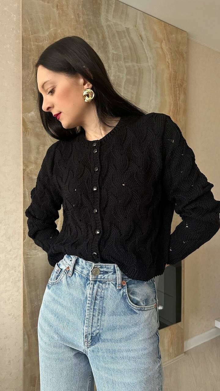 Handgestrickte Abgeschnittene Strickjacke Merino-Strickjacke Schwarze Wolljacke Handgestrickte Abgeschnittene Strickjacke Merino-Strickjacke Schwarze Wolljacke von MAGNOLIAKNITWEAR