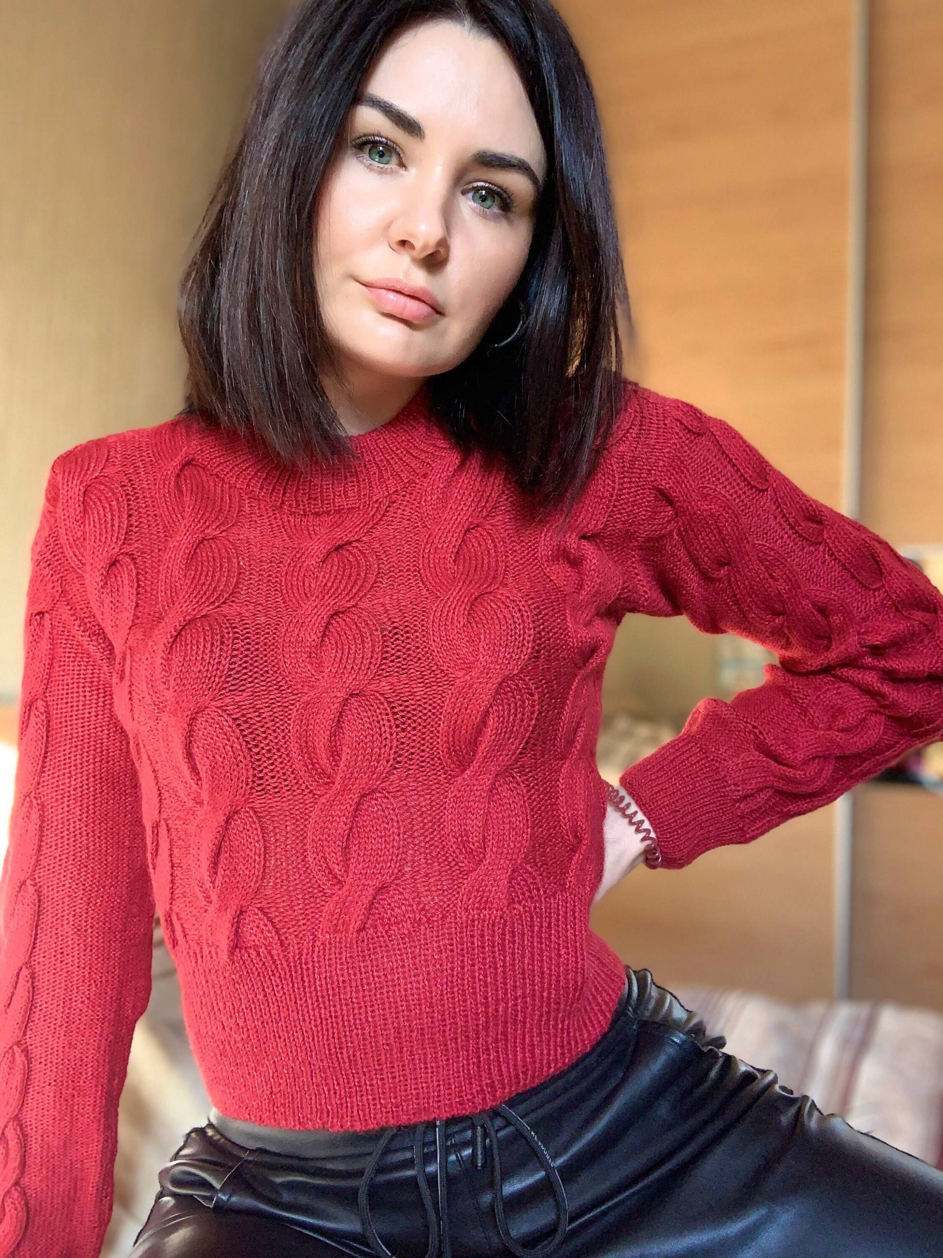 Roter Zopfmuster-strickpullover Alpaka-strickpullover Frauen Taillierter Kurzer Pullover Roter Zopfmuster-strickpullover Alpaka-strickpullover Frauen Taillierter Kurzer Pullover von MAGNOLIAKNITWEAR