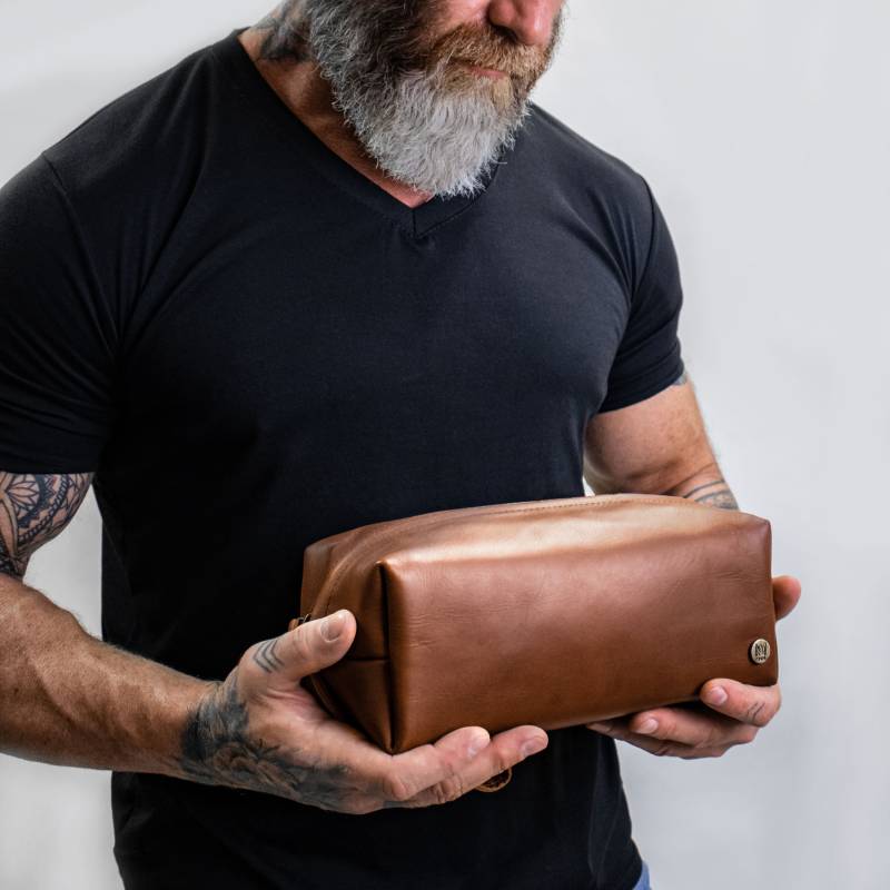 Leder Jubiläum Geschenk Für Ihn | Herren Personalisiertes Dopp Kit Kulturbeutel Mit Interner Und Externer Stickerei Kulturtasche von MAHILeather