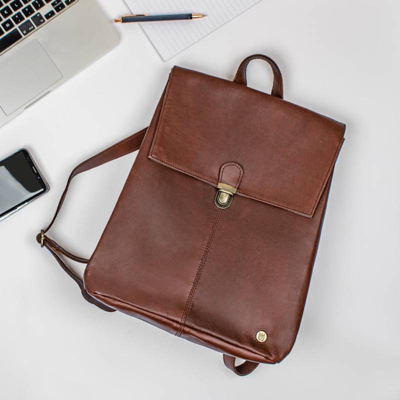 Personalisierte Initialen Braun Leder Rucksack Für Sie | Arbeitsrucksack Damen Mit 15-Zoll-Laptopkapazität von MAHILeather