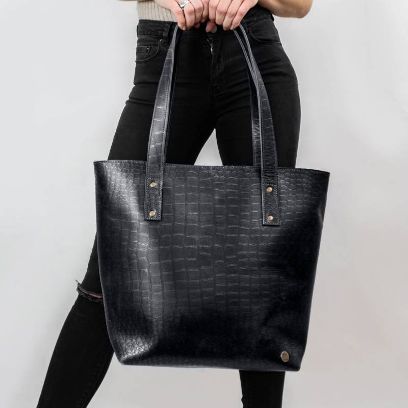 Personalisierte Schwarze Krokodildruck Leder Tote Handtasche Aus Echtem Mit Monogramm Initialen | Geschenk Für Sie Handarbeit Nachhaltig Personalisierte Schwarze Krokodildruck Leder Tote Handtasche Aus Echtem Mit Monogramm Initialen | Geschenk Für Sie Handarbeit Nachhaltig von MAHILeather