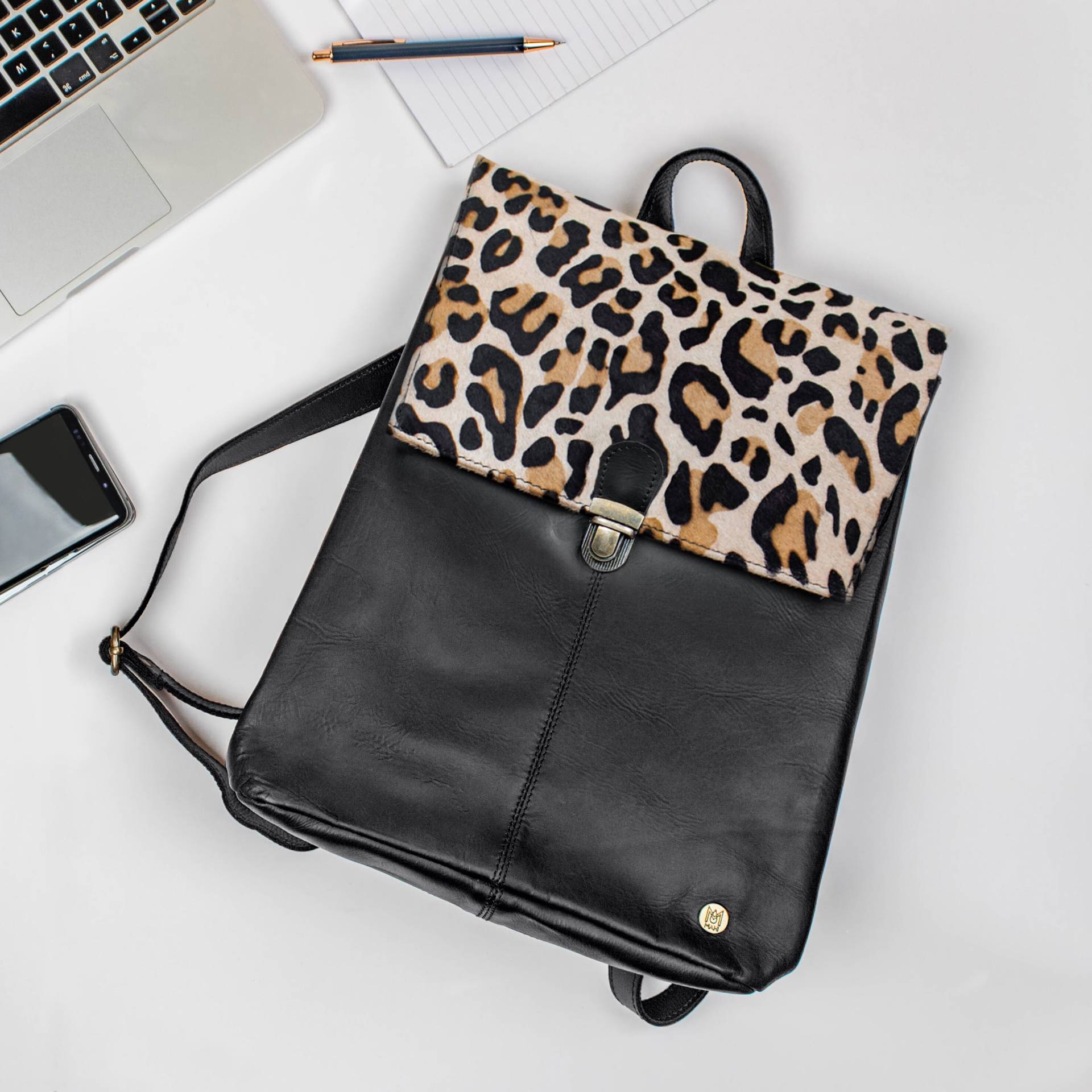 Personalisierte Schwarze Leder Minimalist Rucksack Mit Leopard Print Haar Auf Fell | Damenrucksack 15-Zoll-Laptopkapazität Monogramm Geschenk Personalisierte Schwarze Leder Minimalist Rucksack Mit Leopard Print Haar Auf Fell | Damenrucksack 15-Zoll-Laptopkapazität Monogramm Geschenk von MAHILeather
