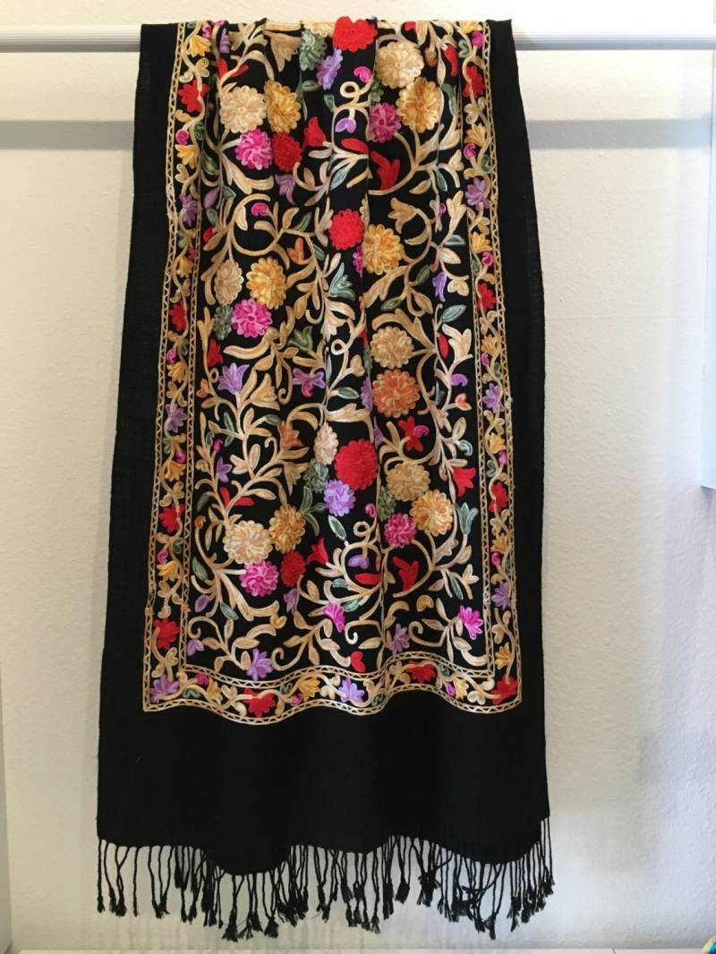Antiker Garten Bestickter Kaschmir-Schal Antiker Garten Bestickter Kaschmir-Schal von MAISILK
